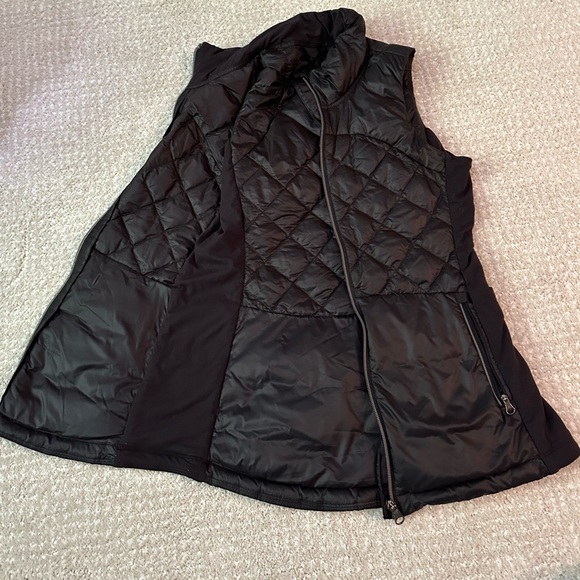 Lululemon Goose Down Vest Size 4 - Picture 3 of 3